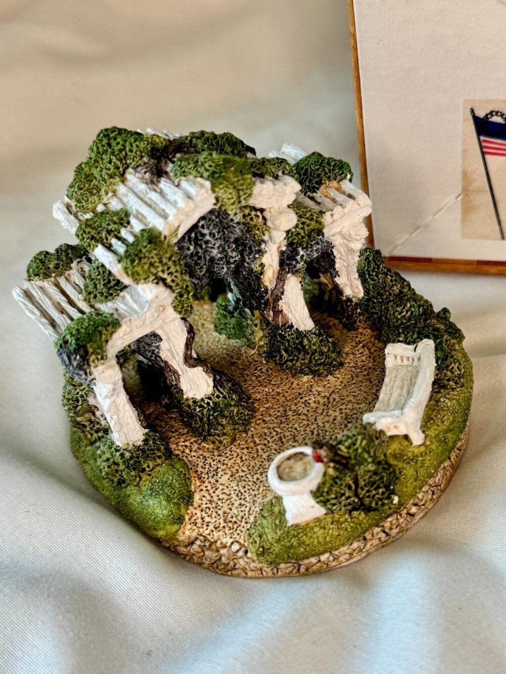 Maurice Wideman The American Collection "Wisteria" miniature figurine (AC-003)